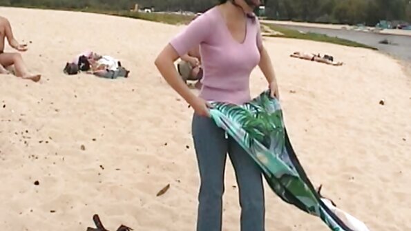 Nach der Arbeit werde ich den sexfilm mit alten frauen Kaufmann küssen