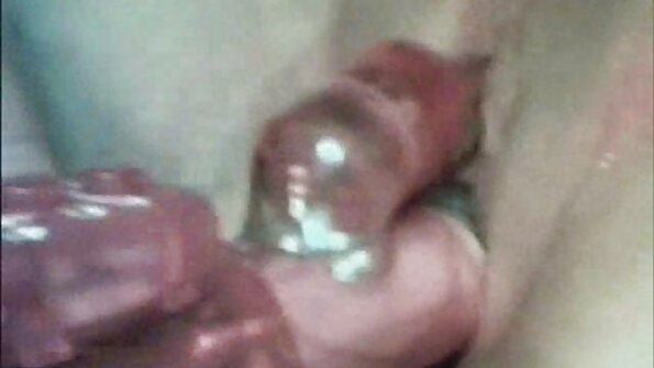 Sie legt ihre Hand in sexfilme mit älteren frauen ihren Arsch und küsst