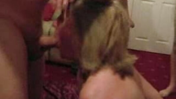 Sie zog ihr Höschen in der Küche sex filme mit reifen frauen aus.