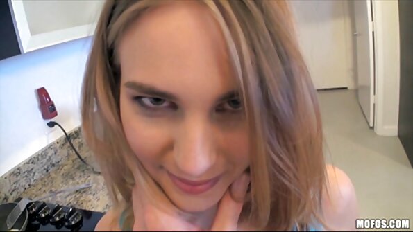 Ein großzügiger Mann kaufte die Kleidung einer Dame im Austausch für reife frauen porno tube das, was sie ihm gab