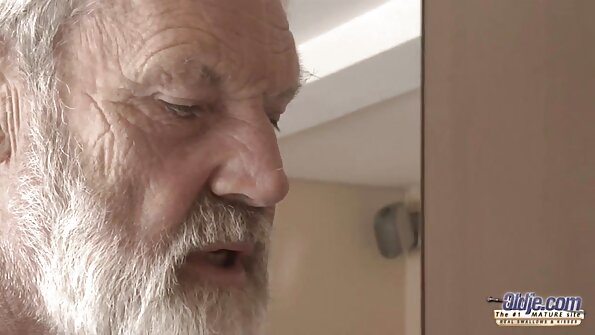 Volle Aufnahme im Badezimmer deutsche reife porno des Studentenwohnheims