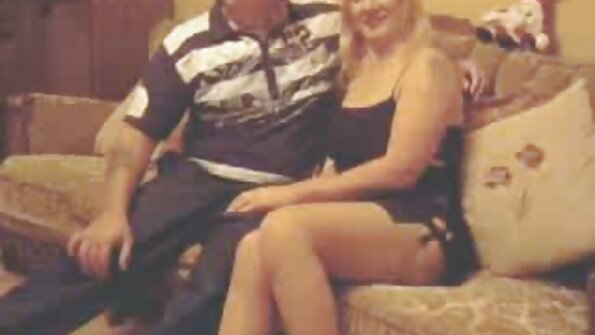 Nachbar erwischte ein Mädchen beim reife frauen ab 50 porno Yoga auf dem Dach eines hohen Gebäudes