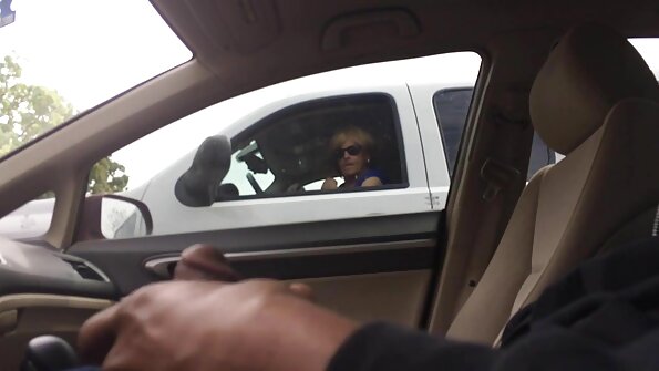 Betrunkene Natascha küsste im Zugabteil kostenlose sexfilme von reifen frauen