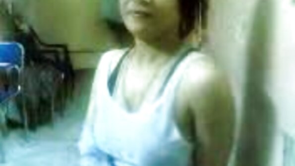 Die Zunge kann durch den Biss unter der reife pornofilme Haut haften bleiben