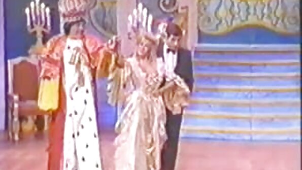 Zuerst mit reife frauen porno tube einem Finger, dann mit einem eingeklemmten Penis.