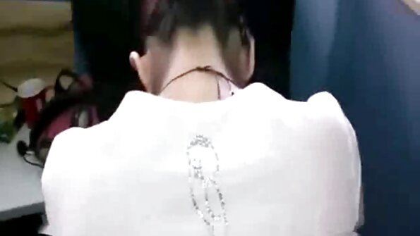 Mädchen hebt den kostenlose reife frauen pornos Schwanz ihres hilflosen Freundes mit einem speziellen Gerät