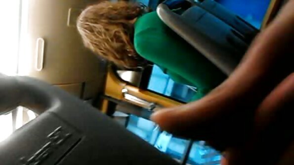 Mann sieht zu, wie seine Freundin seinen reife frauen porno kostenlos Freund küsst