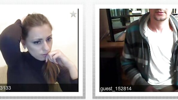 Bevor die Saison reife blonde porno beginnt Kuss auf einem verlassenen Strand