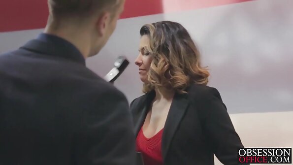 Mann macht seiner Frau während des Mittagessens Cunnilingus und fickt sie hart porno reife damen