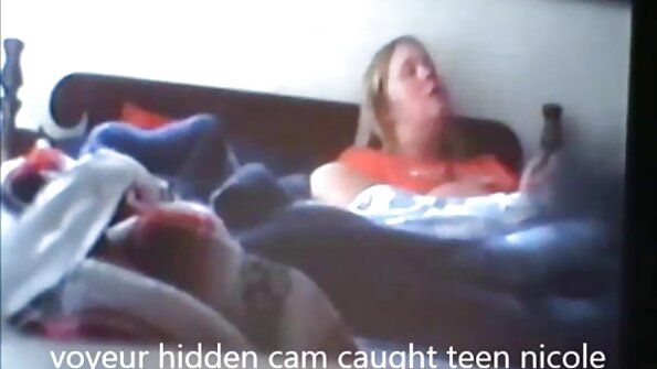 Schwanzliebhaber reitet, während seine Frau zu Hause das reife damen porno Abendessen zubereitet