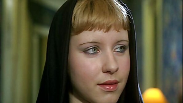 Im Arsch entzückendes sexfilme mit ältere frauen blondes Gesicht begraben