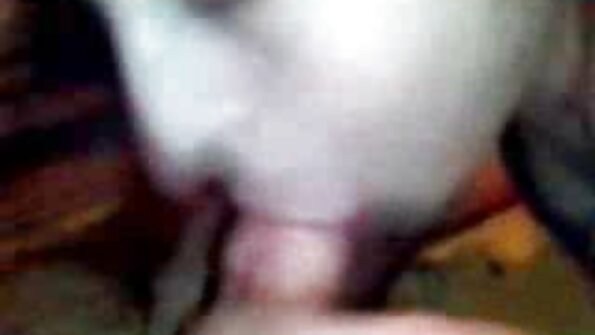 küss meinen Mitbewohner, während porno ü50 alle anderen im Fernsehen sind