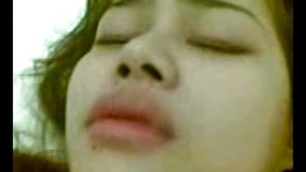 College-Studenten werden porno free reife frauen leidenschaftlich gefickt, nachdem sie ein Paar geküsst haben.