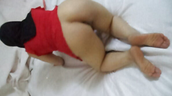 Stas zwang seine Freundin, aus Cunnilingus abzuspritzen und den Joystick beiseite kostenlose pornos mit älteren frauen zu legen