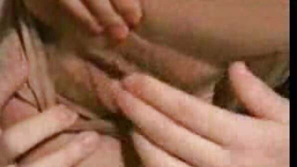 Sie setzte sich darauf und schrieb beim Sex eine porno video reife frauen Vagina auf einen riesigen Penis.