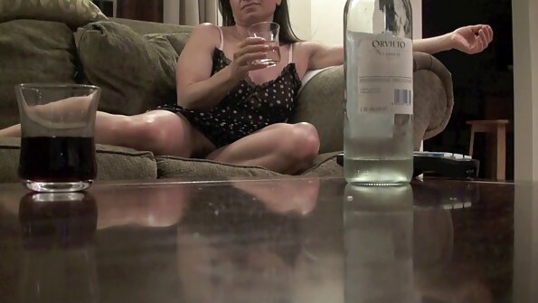 Stiefschwester, sie kam nachts leise zu mir, um zu masturbieren kostenlose pornos mit älteren frauen