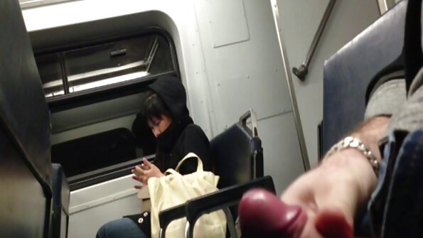 Der Lehrer lud die Schülerin zu sich nach Hause ein, er reife frauen porno video zog ihre Strümpfe aus und küsste sie.