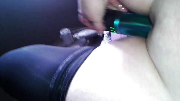 Küsste kostenlose sexfilme mit reifen frauen ein Mädchen, breitete ihr Höschen aus und bettelte um Fick