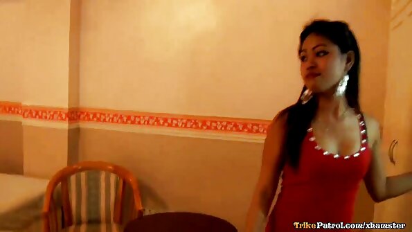 mein bester Freund hat sexfilme von reifen frauen mir seine Frau zum Geburtstag mit einem Analplug im Arsch geschenkt