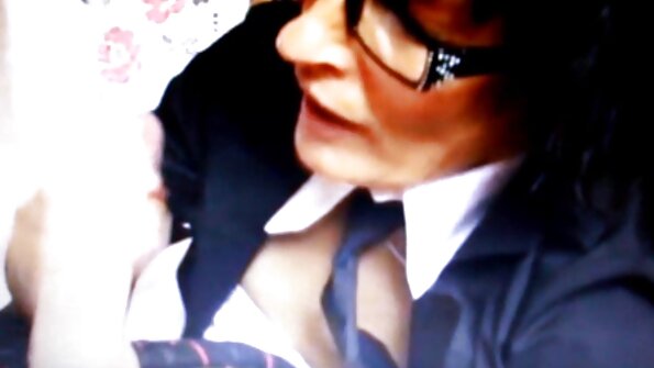 Ich habe eine sexfilme mit frauen ab 40 Idee! Da du meine Stiefschwester bist, werde ich dich küssen!