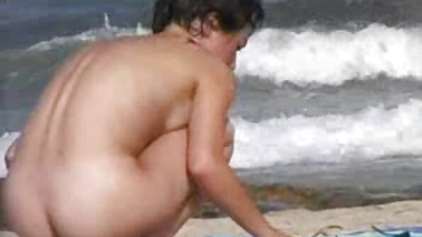 Irina in einem schwarzen Tanga gab Oleg am Morgen zu seinem Geburtstag kostenlose pornofilme mit reifen frauen