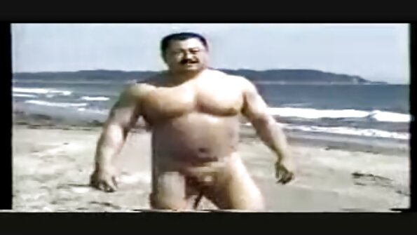 Eine schöne kostenlose pornofilme mit älteren frauen Halbschwester küsste einen großen Schwanz.