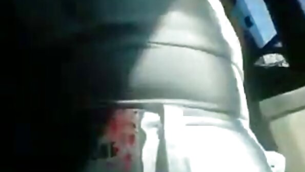 Er nahm eine Wählerin auf dem sexfilme mit frauen ab 50 Asphalt auf und küsste sie, um sie mitzunehmen