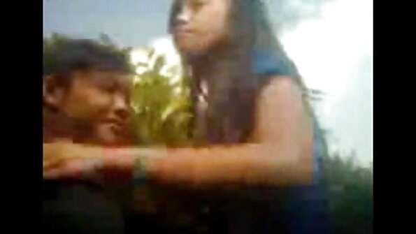 Monica Mendes probiert neue sexfilme mit frauen ab 40 Unterwäsche aus.