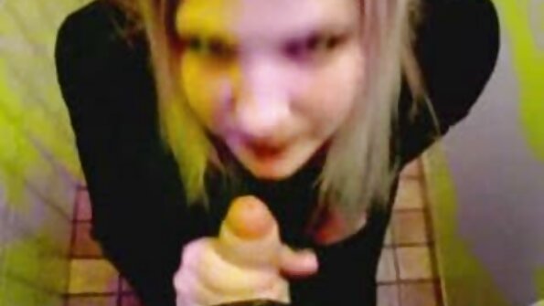 Pornonetzwerke in reife frauen sexfilme einem kleinen Raum