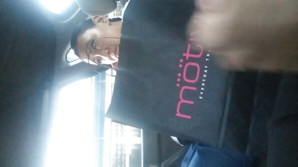 Eine schlafende Frau auf eine sexfilme mit reifen frauen haarige Muschi küssen