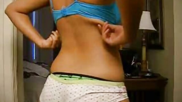 Eine promiskuitive Studentin sexfilme mit reifen frauen kostenlos gab sich der Mitbewohnerin 4 aus dem Wohnheim hin.